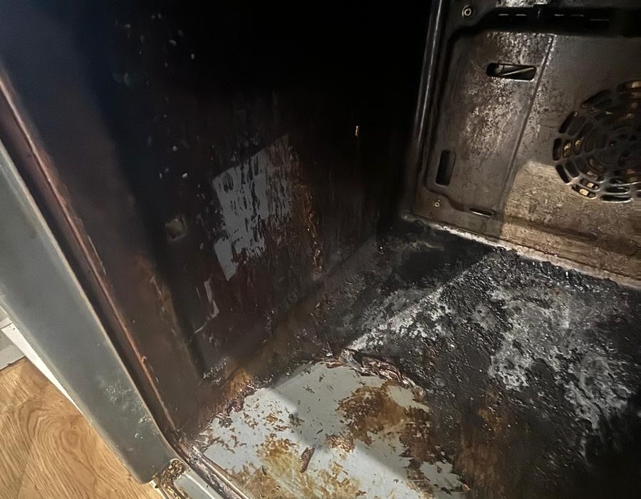 Oven before cleaning - view 2
